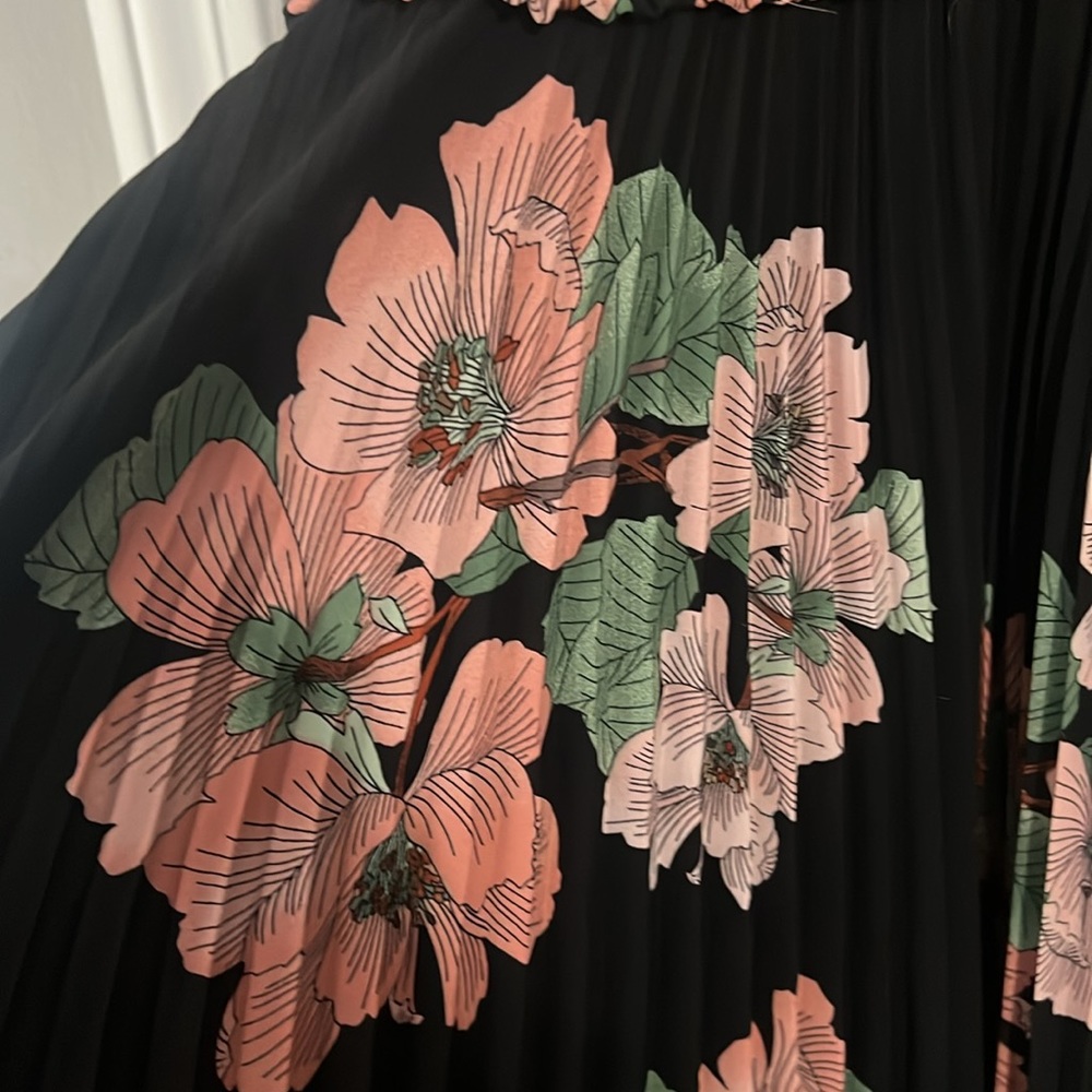 Dress - Picture 5 of 8